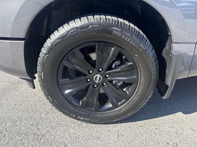 2023 Nissan Titan SV