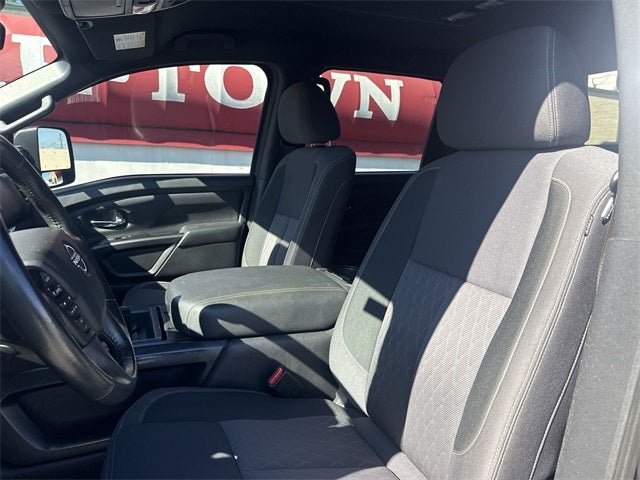 2023 Nissan Titan SV