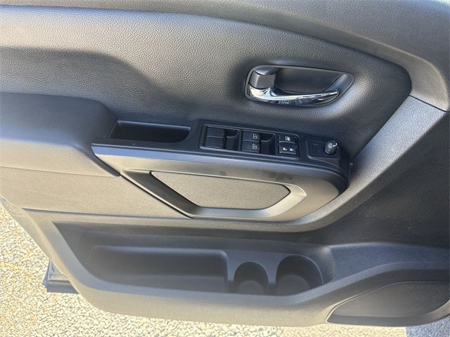 2023 Nissan Titan SV