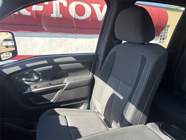 2023 Nissan Titan SV