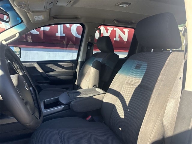 2012 Nissan Titan SV