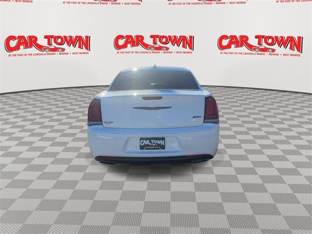 2023 Chrysler 300 Touring