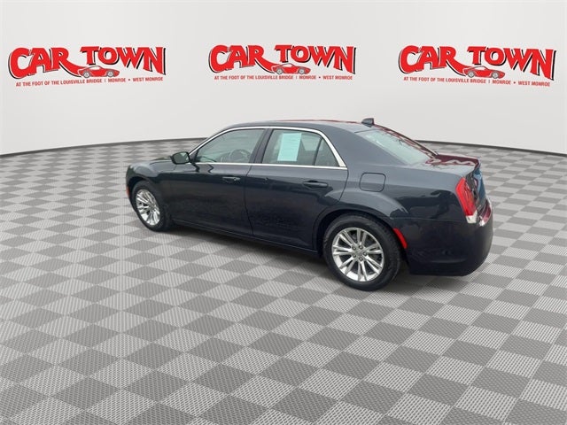 2019 Chrysler 300 Touring